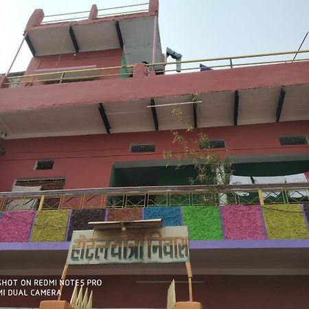 Hotel Yatri Niwas Varanasi Esterno foto