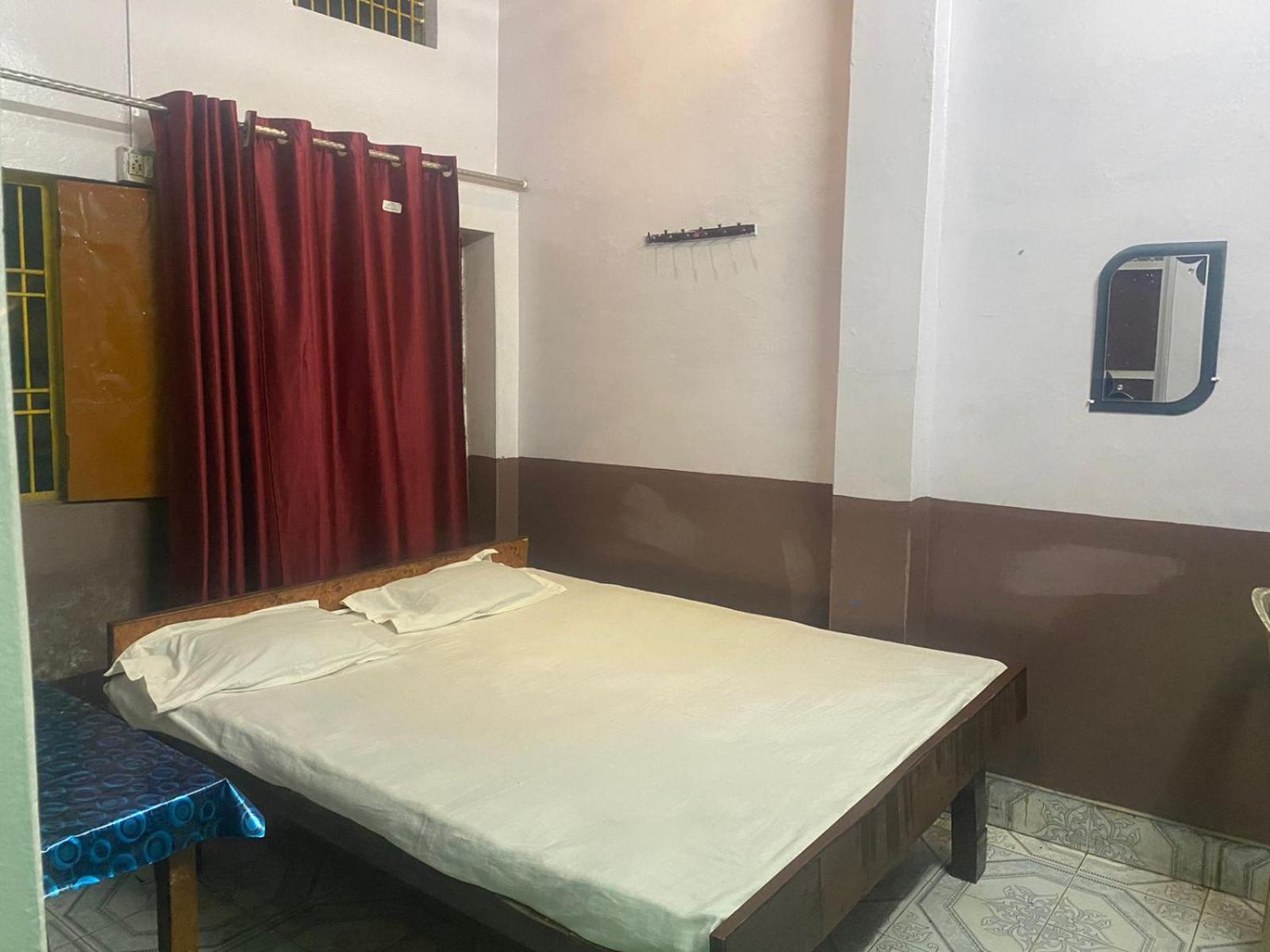 Hotel Yatri Niwas Varanasi Esterno foto