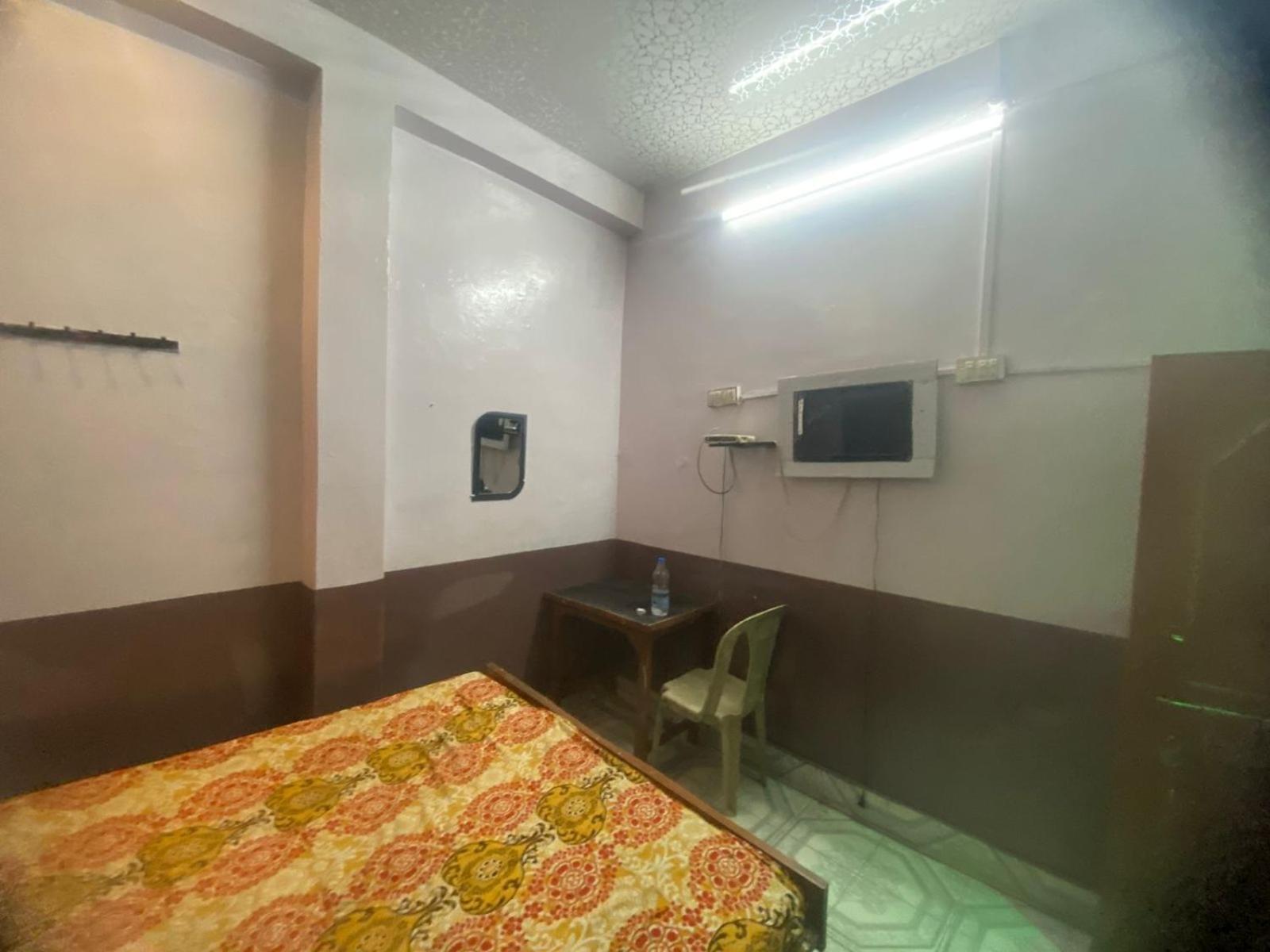 Hotel Yatri Niwas Varanasi Esterno foto