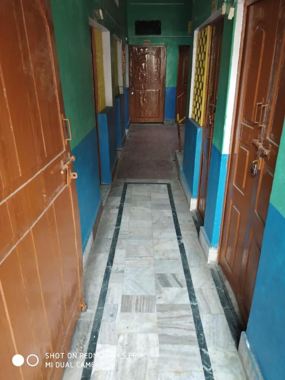 Hotel Yatri Niwas Varanasi Esterno foto