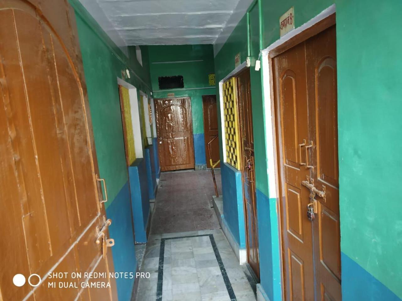 Hotel Yatri Niwas Varanasi Esterno foto