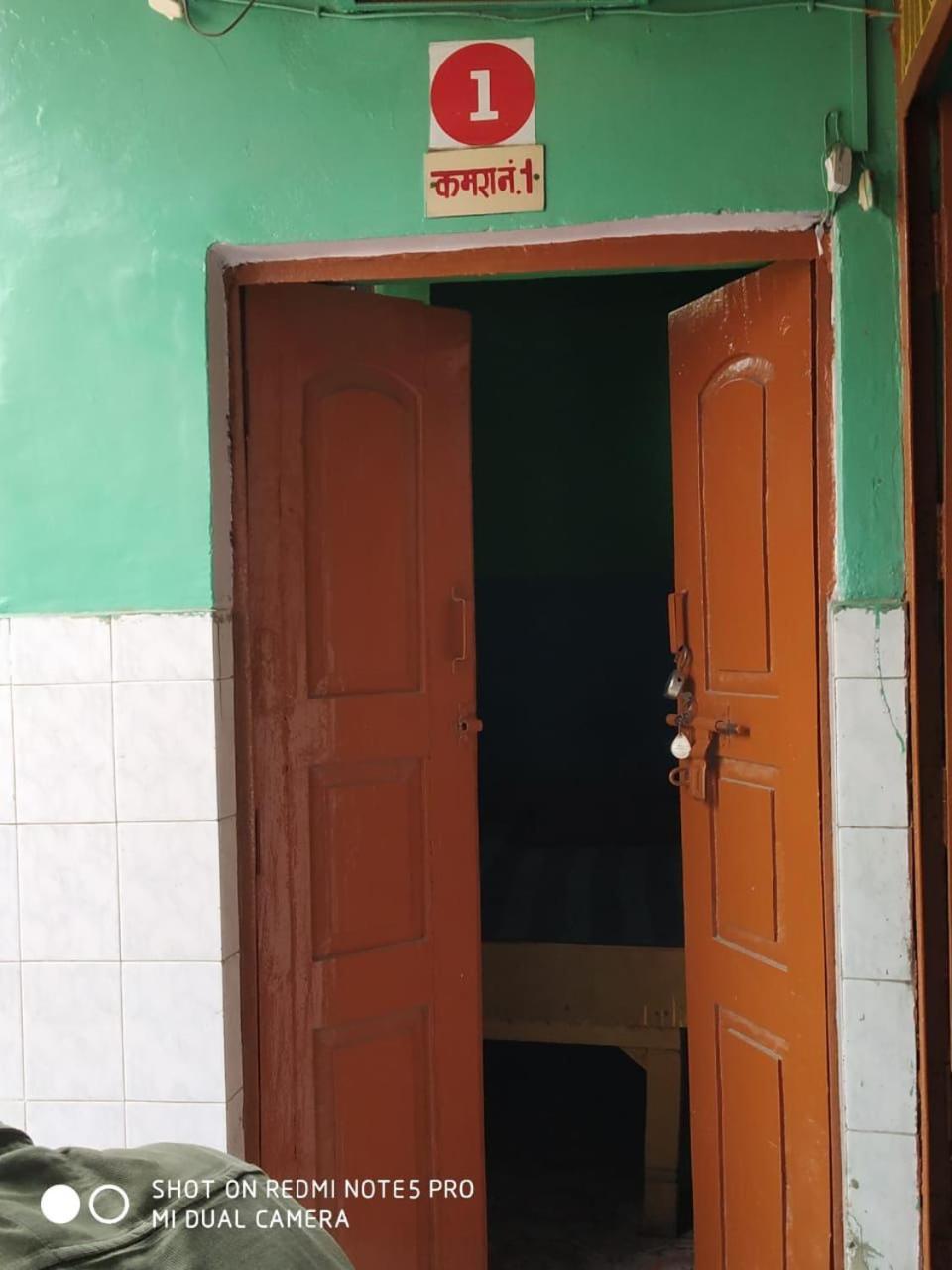 Hotel Yatri Niwas Varanasi Esterno foto