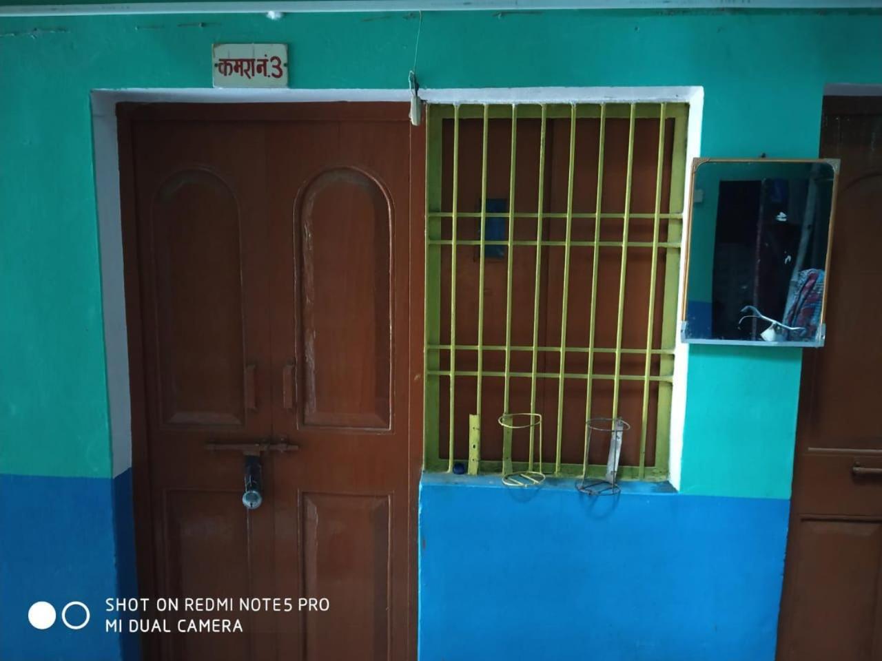 Hotel Yatri Niwas Varanasi Esterno foto